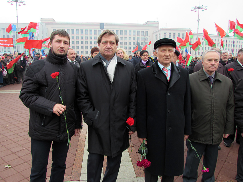 Лидер партии Сергей Костян и соратники